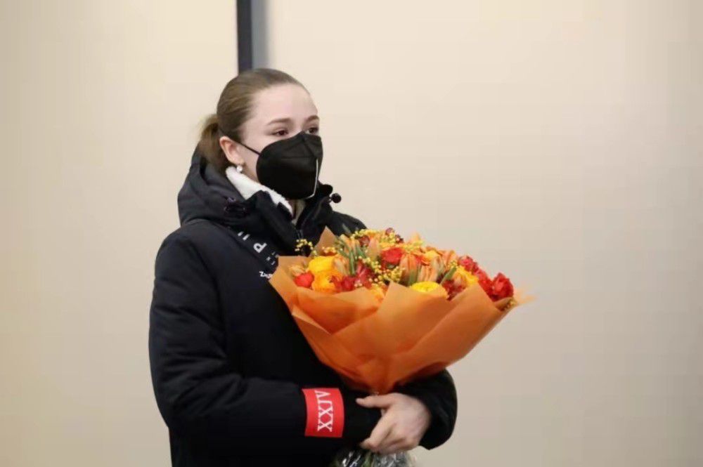 女人把尿口扒开让男人捅